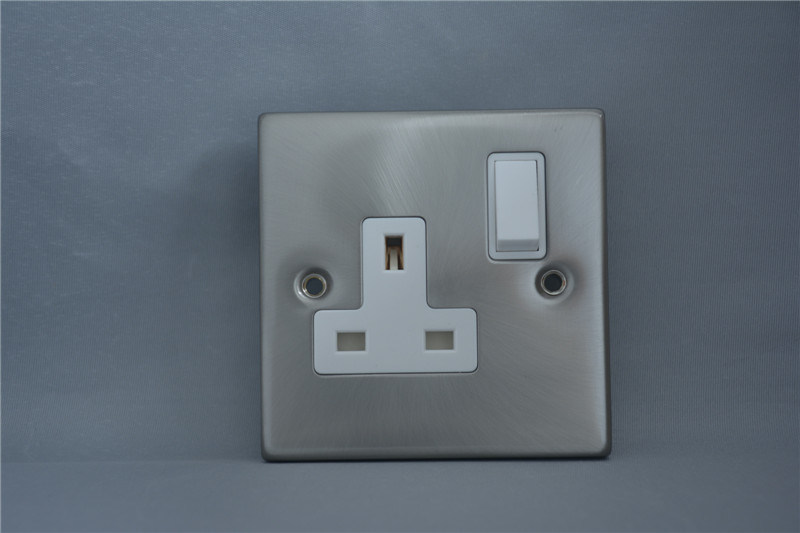 T405fb 13A 1gang Switched Socket, Single Pole