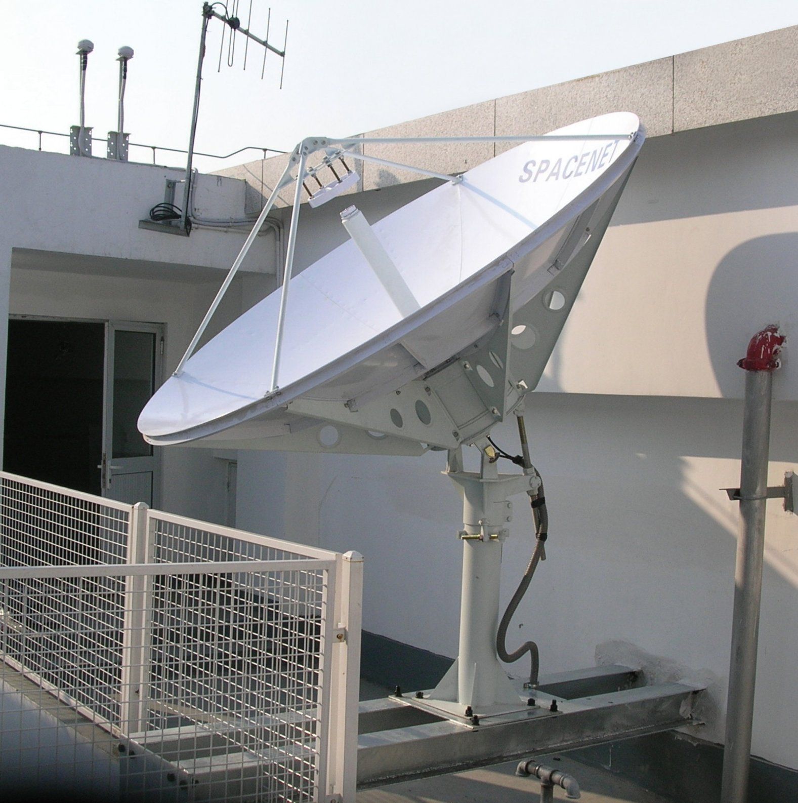 2.4m Fixed Satellite Earth Station Vsat Antenna Communication Antenna