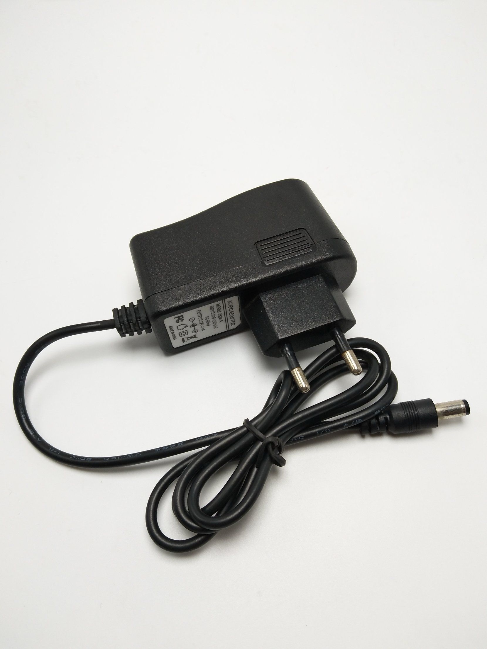 Direct Plug-in LED AC/DC Power Supply 12V2a Power Adapter