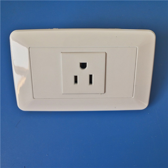 15A 110V ABS Material White Color Wall Socket (W-066)