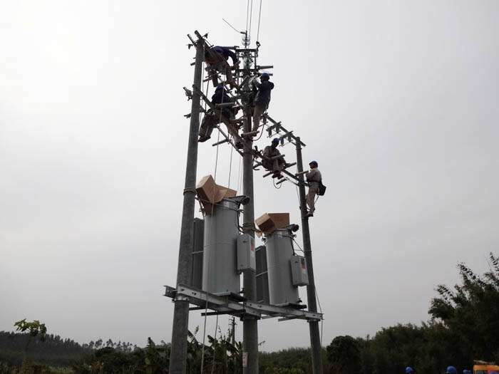 11kv/24kv/33kv Line Automatic Voltage Regulator with 32 Steps