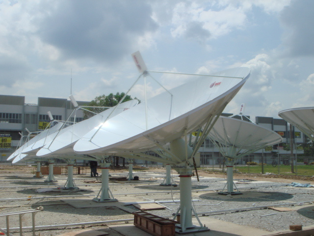 4.3m Prime Focus Rx Only Antenna