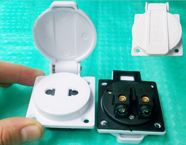 EU/Us Waterproof Socket with Circular Lip