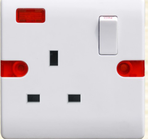 British Standard 13A Switched Socket F1
