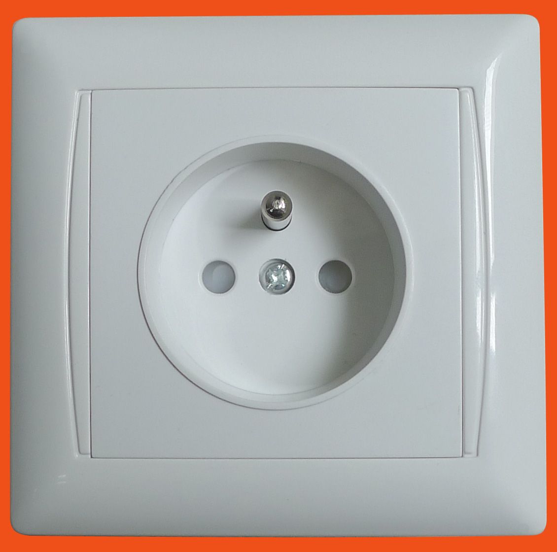 Electrical Socket Outlet in Europe Style Grounding 2p+T French Type Socket