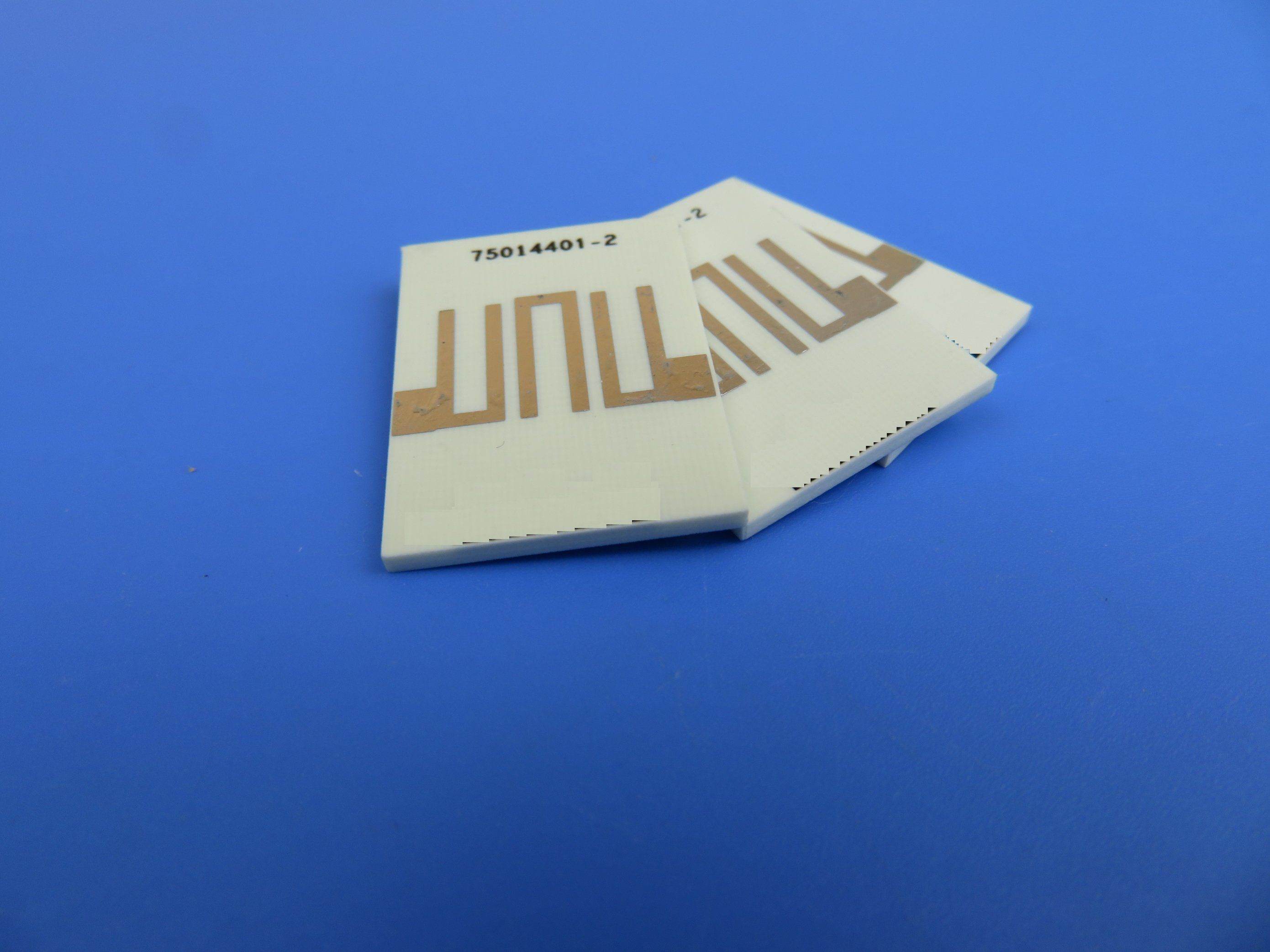 1.6mm High Frequency PCB RO4350b with Black Text on Substrat