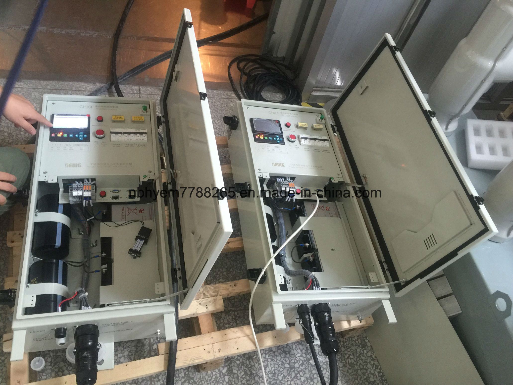 38kv 50Hz/60Hz Recloser with Manualc/O with 6PCS Voltage Sensror in Tank