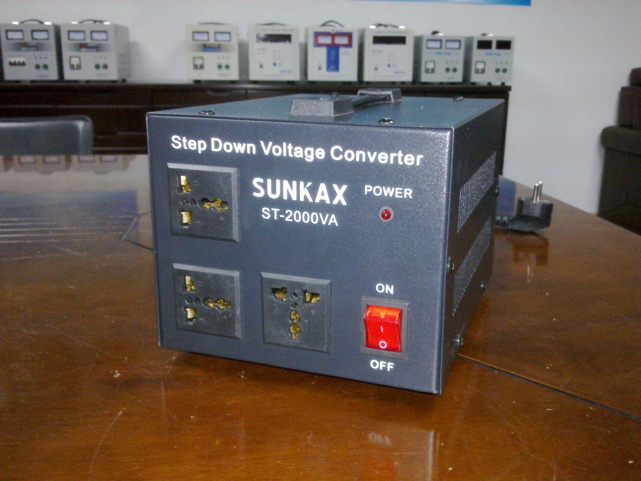 SUNKAX 2000VA 220-110Vac Step Down Voltage Transformer