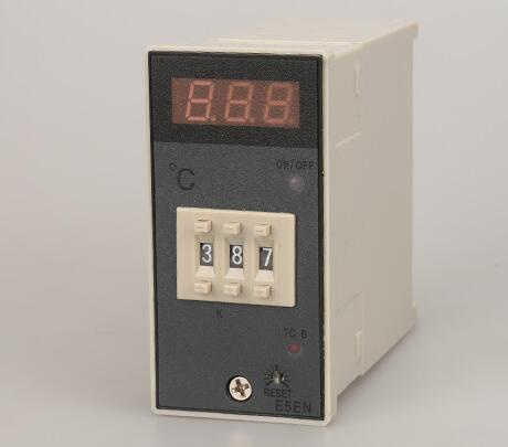 Digital Omron Temperature Controller E5en K Type, Relay Output, 3 Digit Display 110V/220VAC