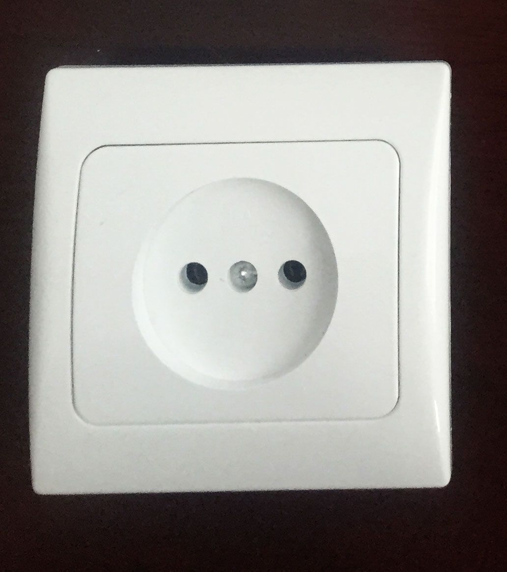 European Wall Socket Q8022