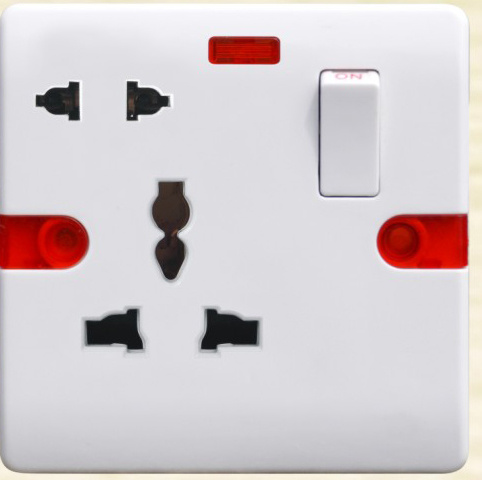 British Standard 13A Switched Socket F