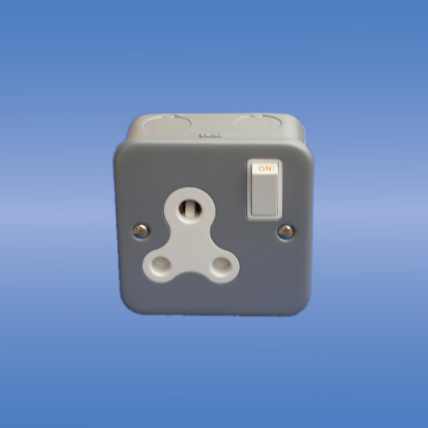 15amp 1 Gang Switched Round-Point Socket