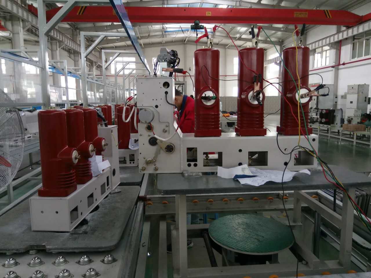 Indoor Vacuum Circuit Breaker with Lateral Operating Mechanism (VS1/C-12)