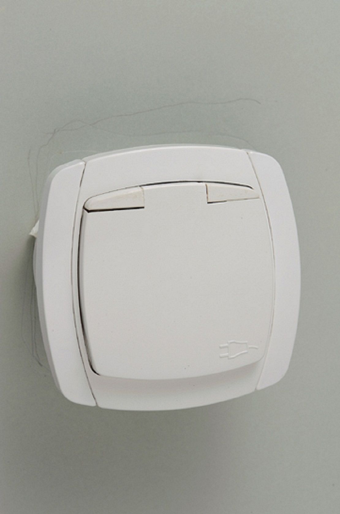 Socket Outlet with Earthing with Cover 6029