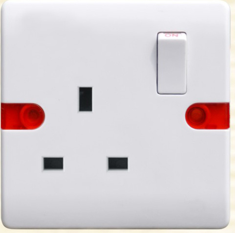 British Standard 13A Switched Socket F2
