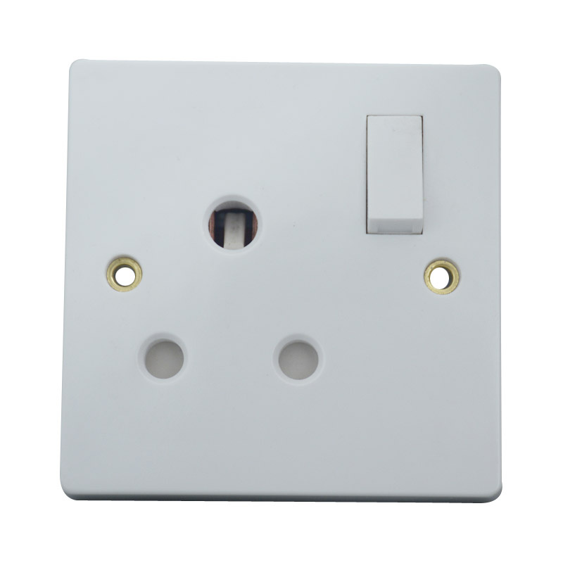 BS546 15A 1gang Switched Round Pin Socket