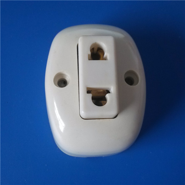 South America Baklite Iron Material Socket (W-036)