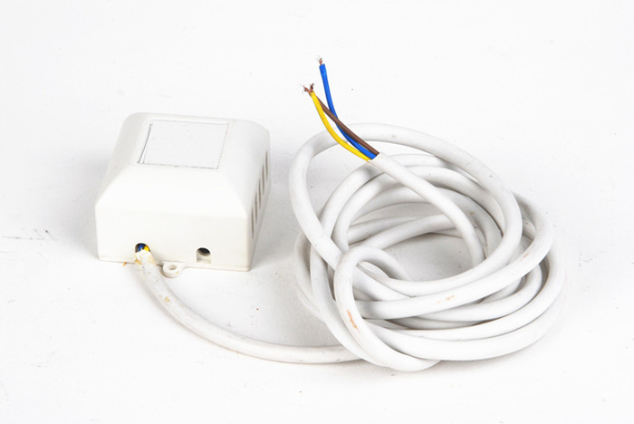Single Humidity Sensor Use with Xmt*-607 Series Humidity Controller
