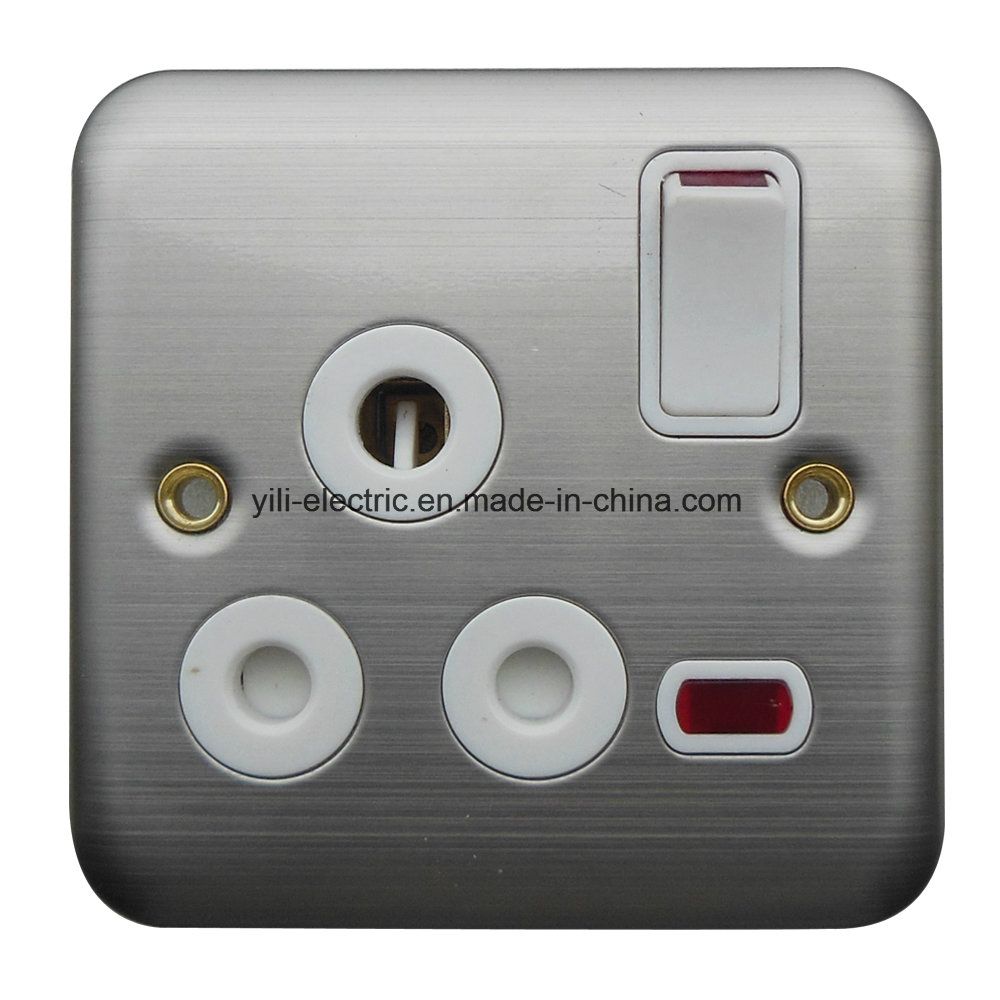 Metal 3 Round-Pin 15A 1 Gang Switched Socket with Lamp