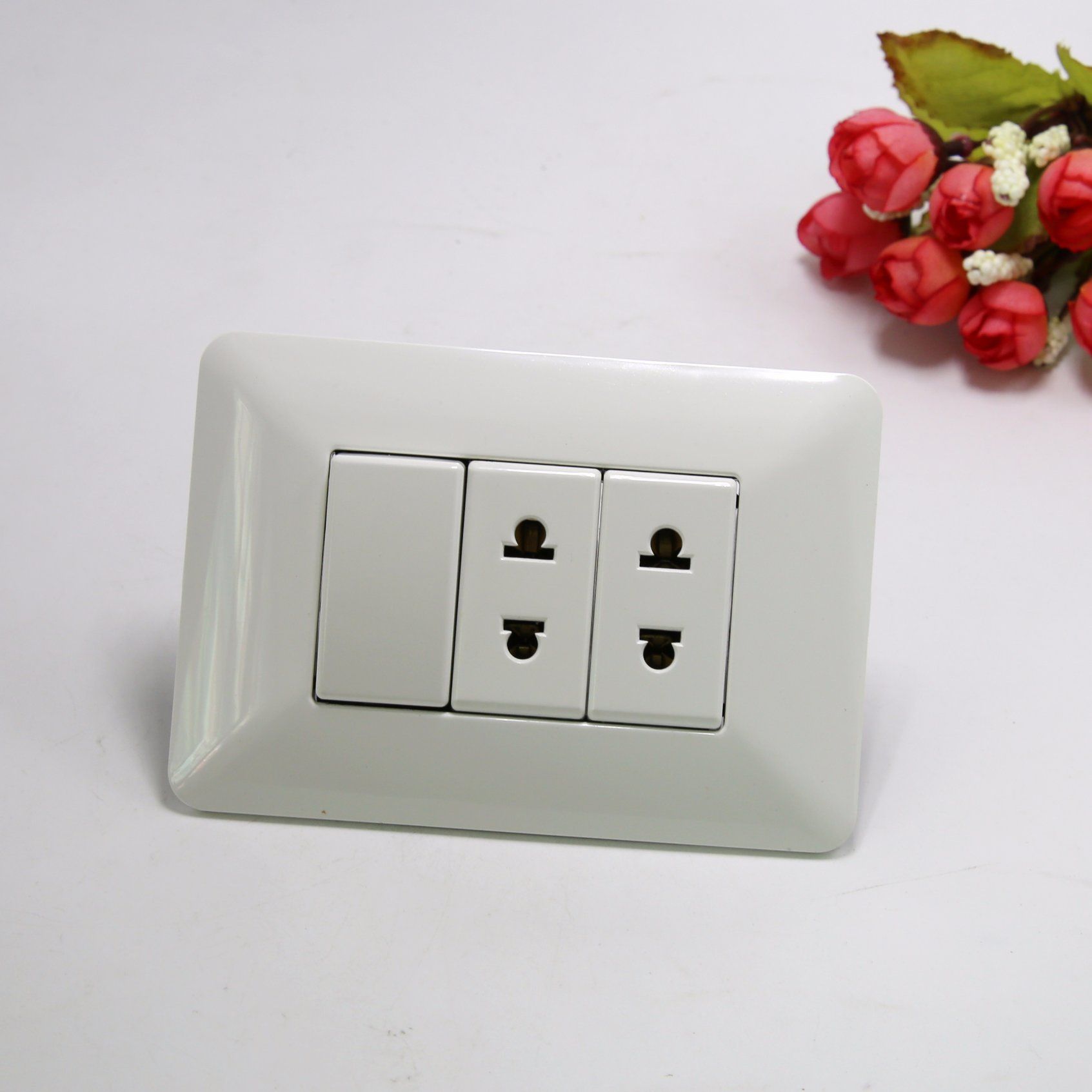 One Gang 0ne Way Switch and 4pin Socket for for Latin American