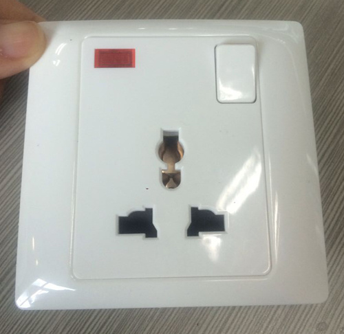 Universal Switched Socket
