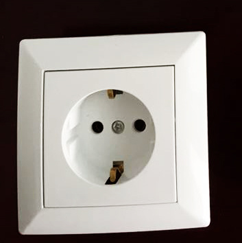 European Style Socket with Earthing 4028