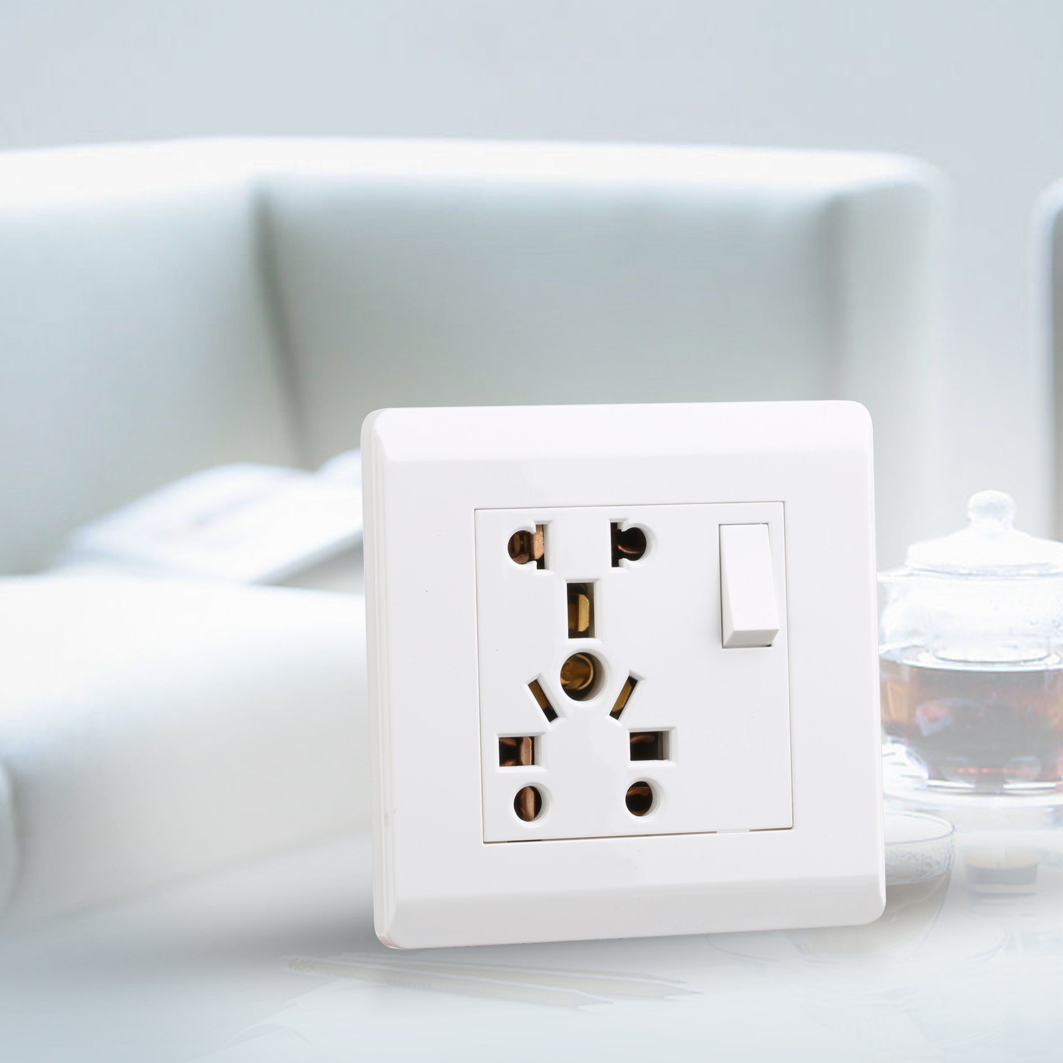British Standard and Pakistan Standard 5in 1 Switched Universal Wall Socket