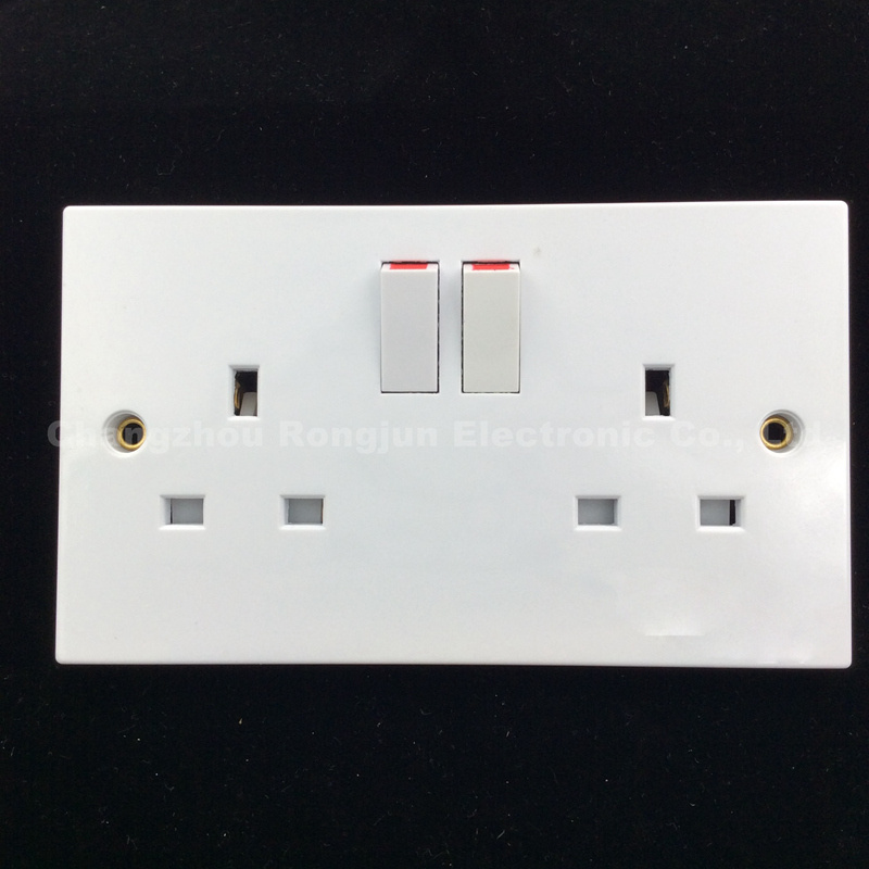 Bakelite High Quality Double 13A Switch Socket (8336SD)