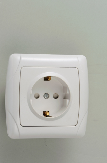 European Style Socket with Earthing with Protection 7028X