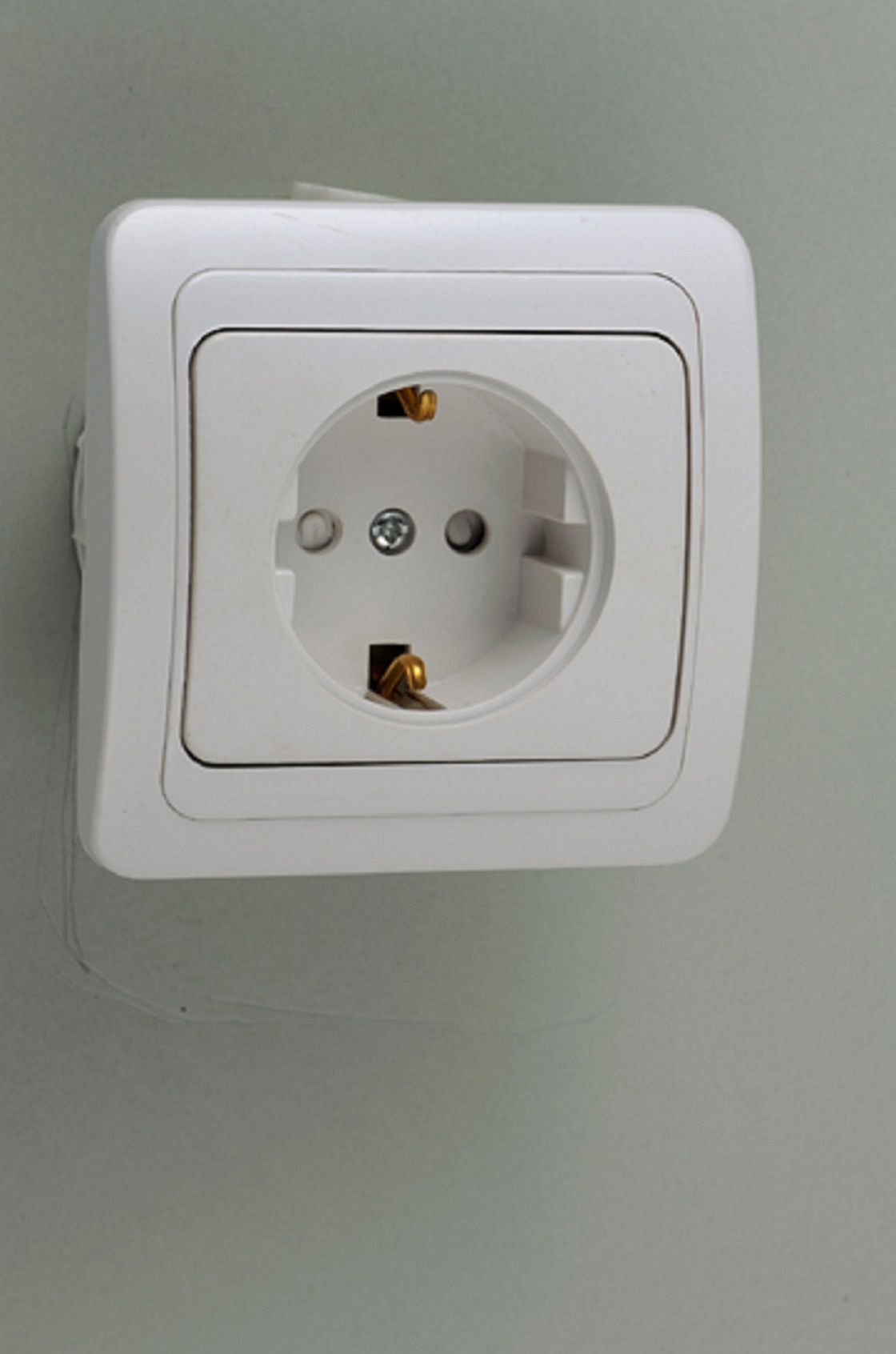 European Style Socket with Earthing with Protection 2028X