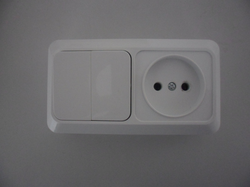 European Style of Block Two Way Switch and Single Socket