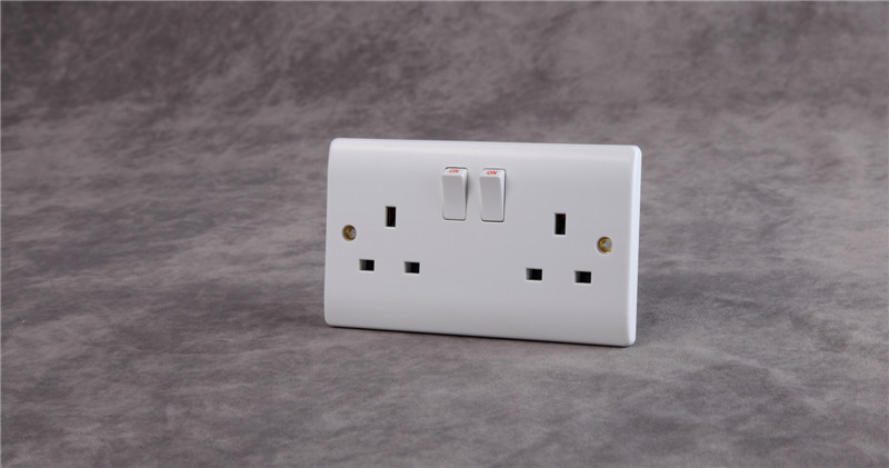 British 13A Wall Light Control Socket with 2 Gang Switch