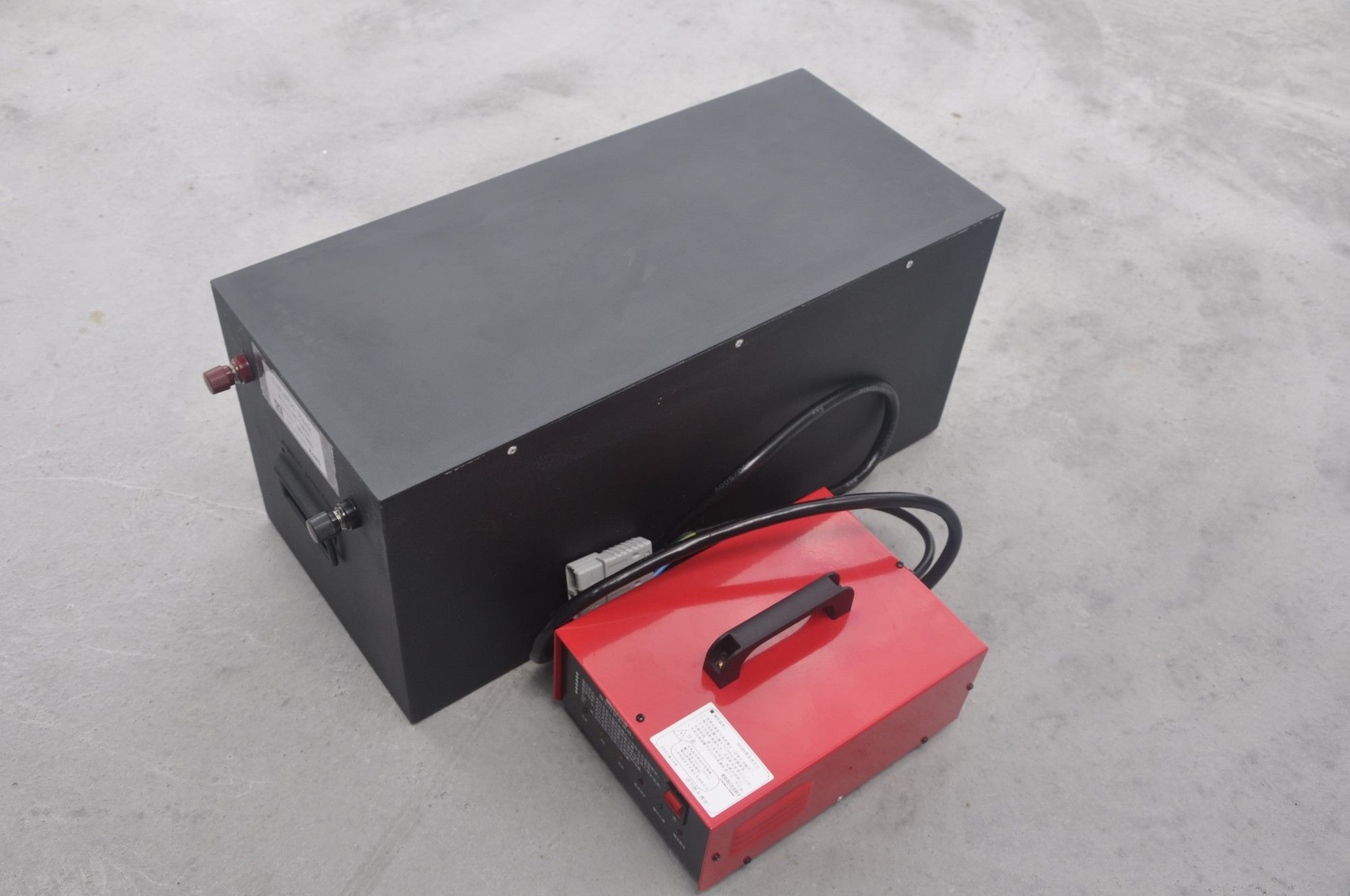 36V 200 Ah Engine Battery Pack with BMS and 50A Charger