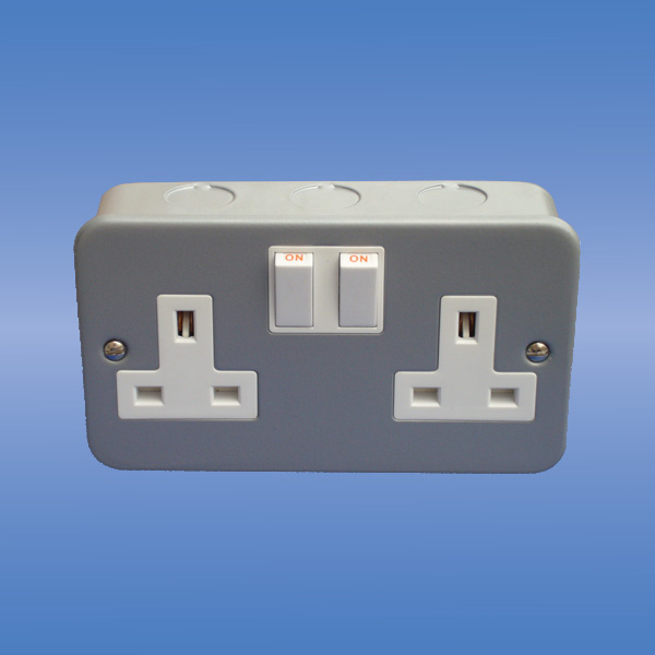 Double Switched Socket (Metal Clad Range)