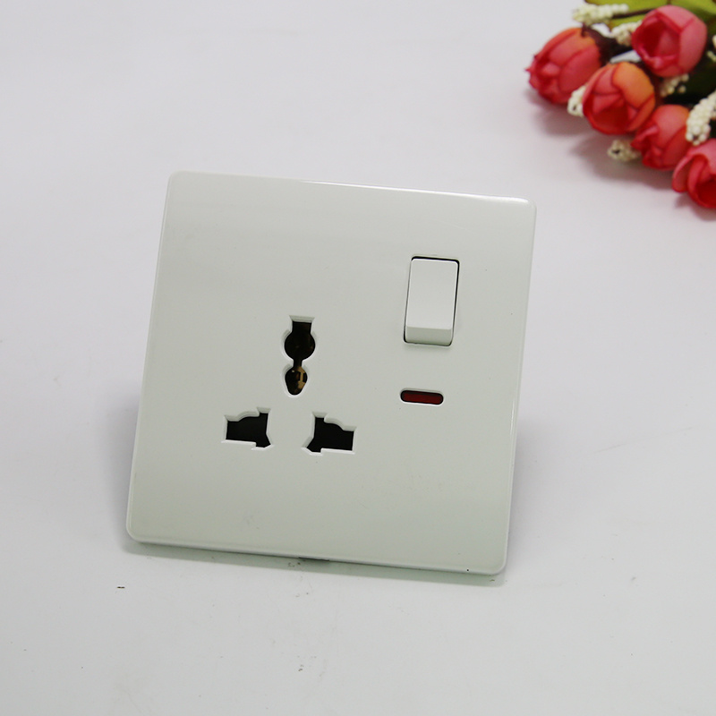 Classic Series One Gang Switched 3pin Mf Socket with Neon