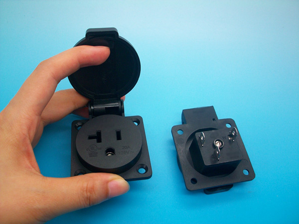 Hot Sales Us Waterproof Socket with Square Lid