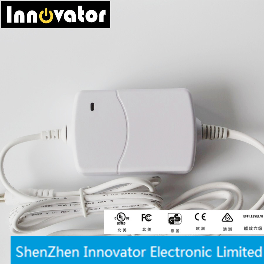 15W 12V 1.25A AC/DC Power Adapter with White Desktop