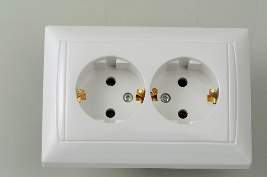 European Style Socket Double with Earthing 8128