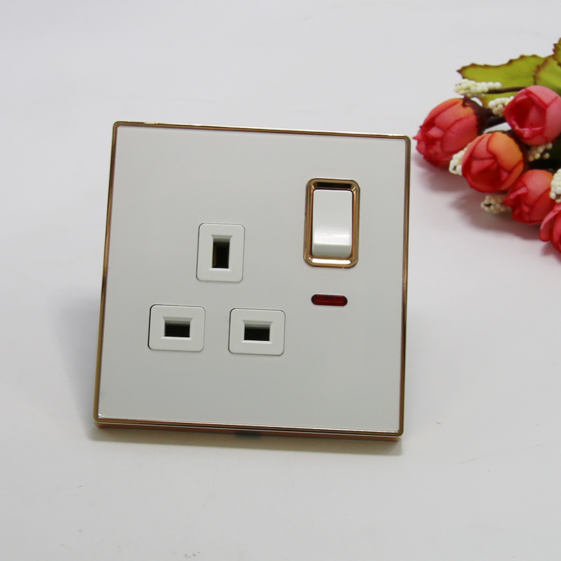 2018 New Model One Gang Switched Socket with Neon