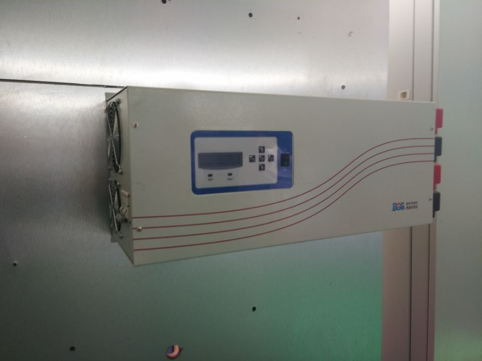 off Grid Inverter with Charging Controller All in One
