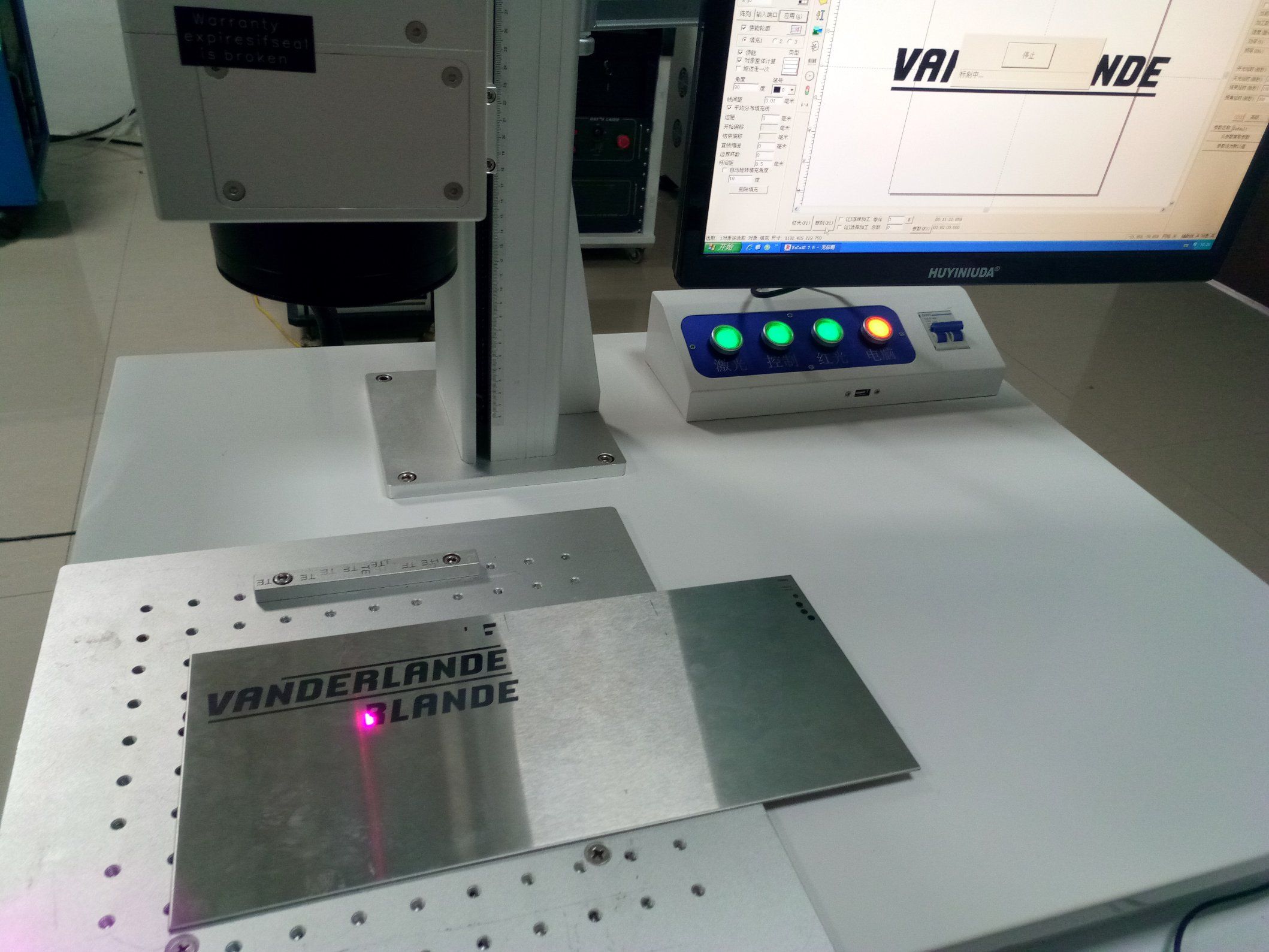 Fiber Laser Marking Machine for Marking Black on Steel