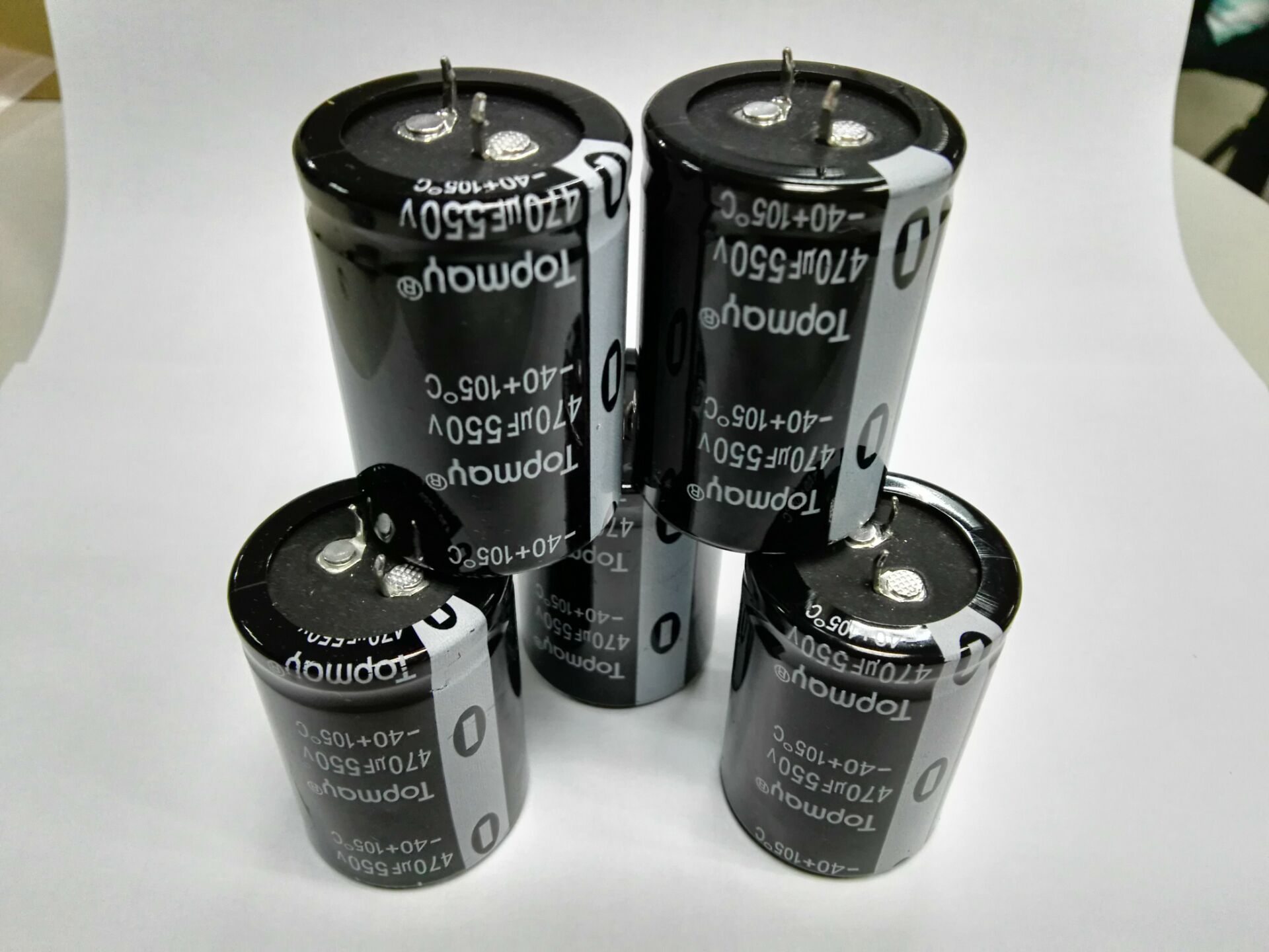 PCB Snap-in Terminal Type Aluminum Electrolytic Capacitor 105c 200V 3300UF
