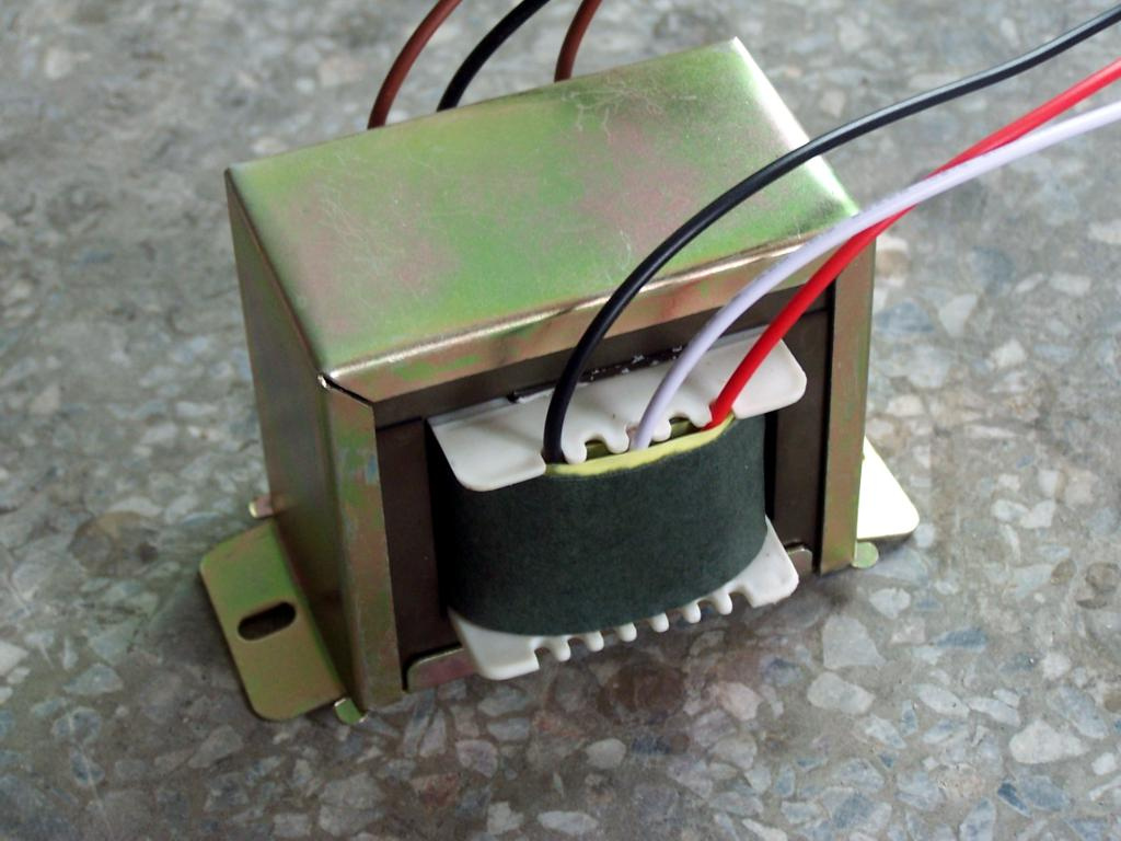 Power Transformer with Active Power Factor