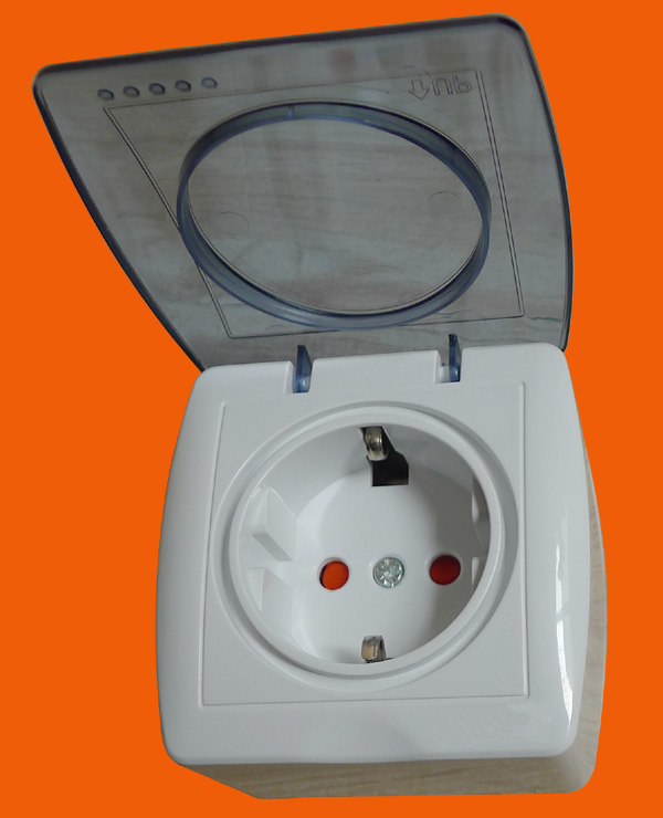 European Waterproof 2p+T Schuko Socket with Shutter (S8510)