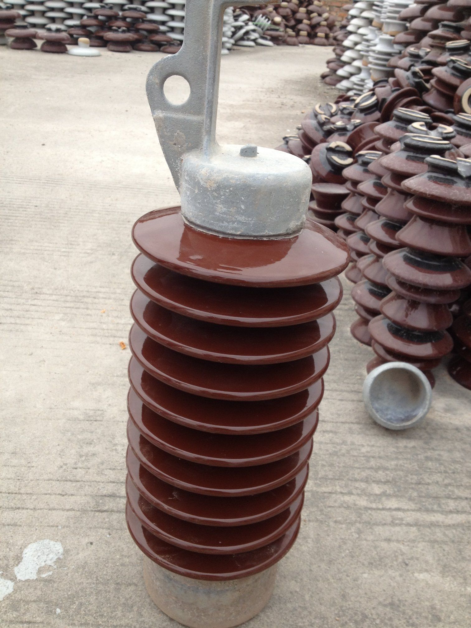 Line Post Porcelain Insulator for High Voltage ANSI 57-2L-1, Pin Post