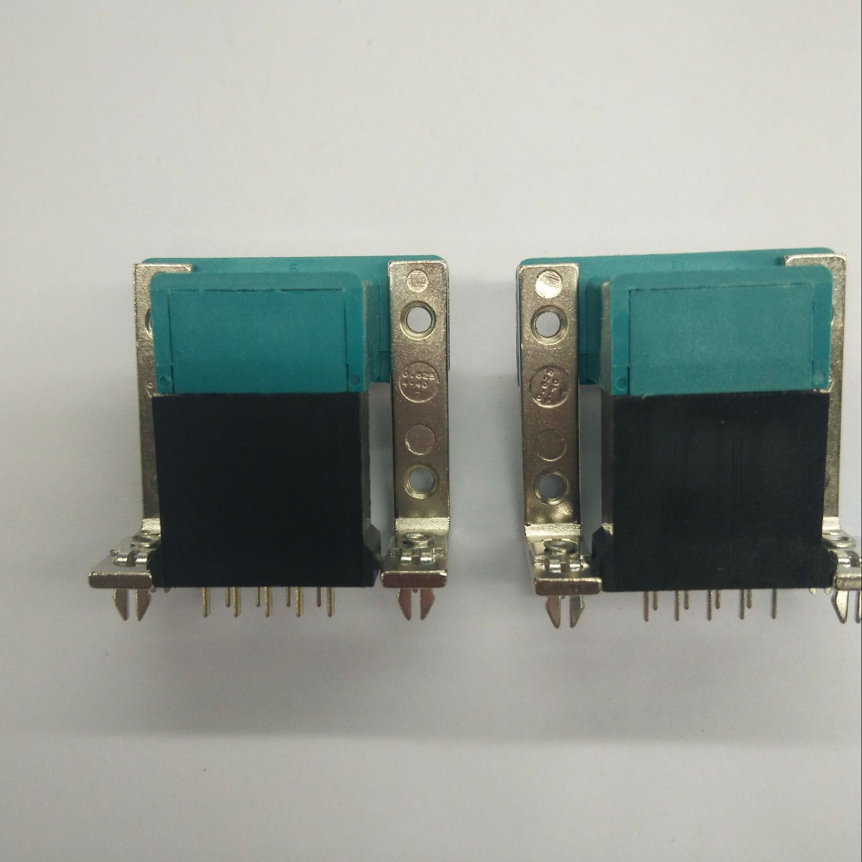 D-SUB 9 Pin Male 90 Degree DIP Connector