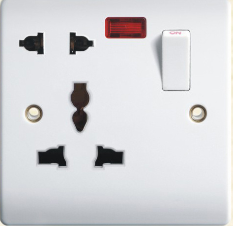British Standard 13A Switched Socket G
