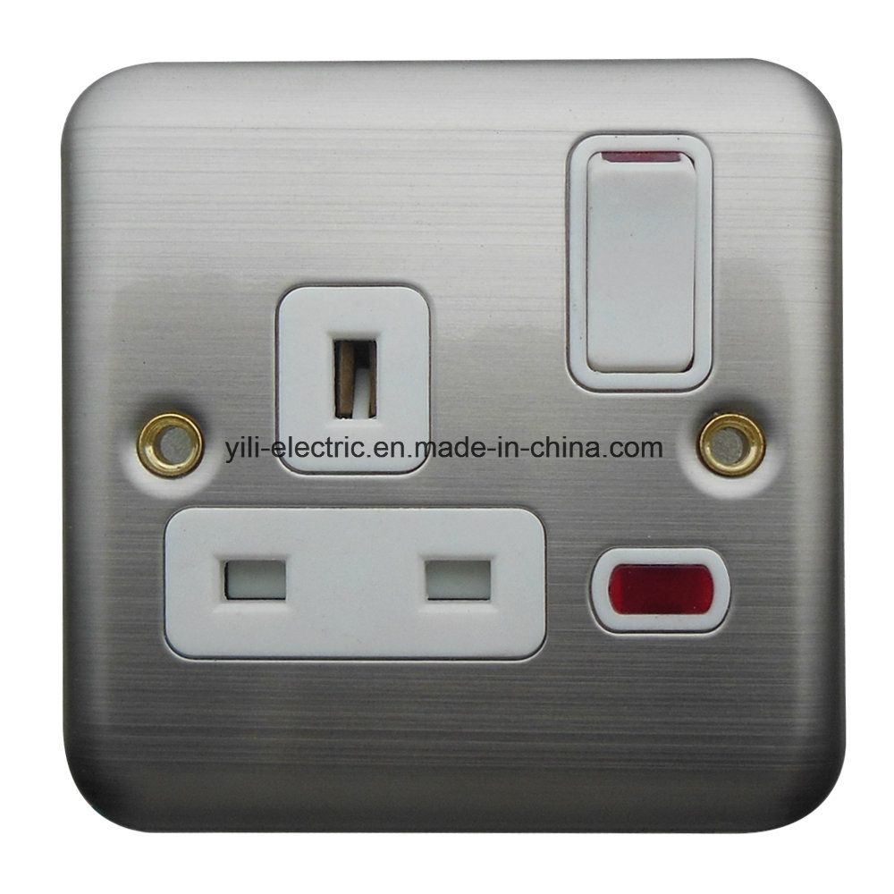13A 1 Gang 3 Falt Pins Metal Socket with Neon