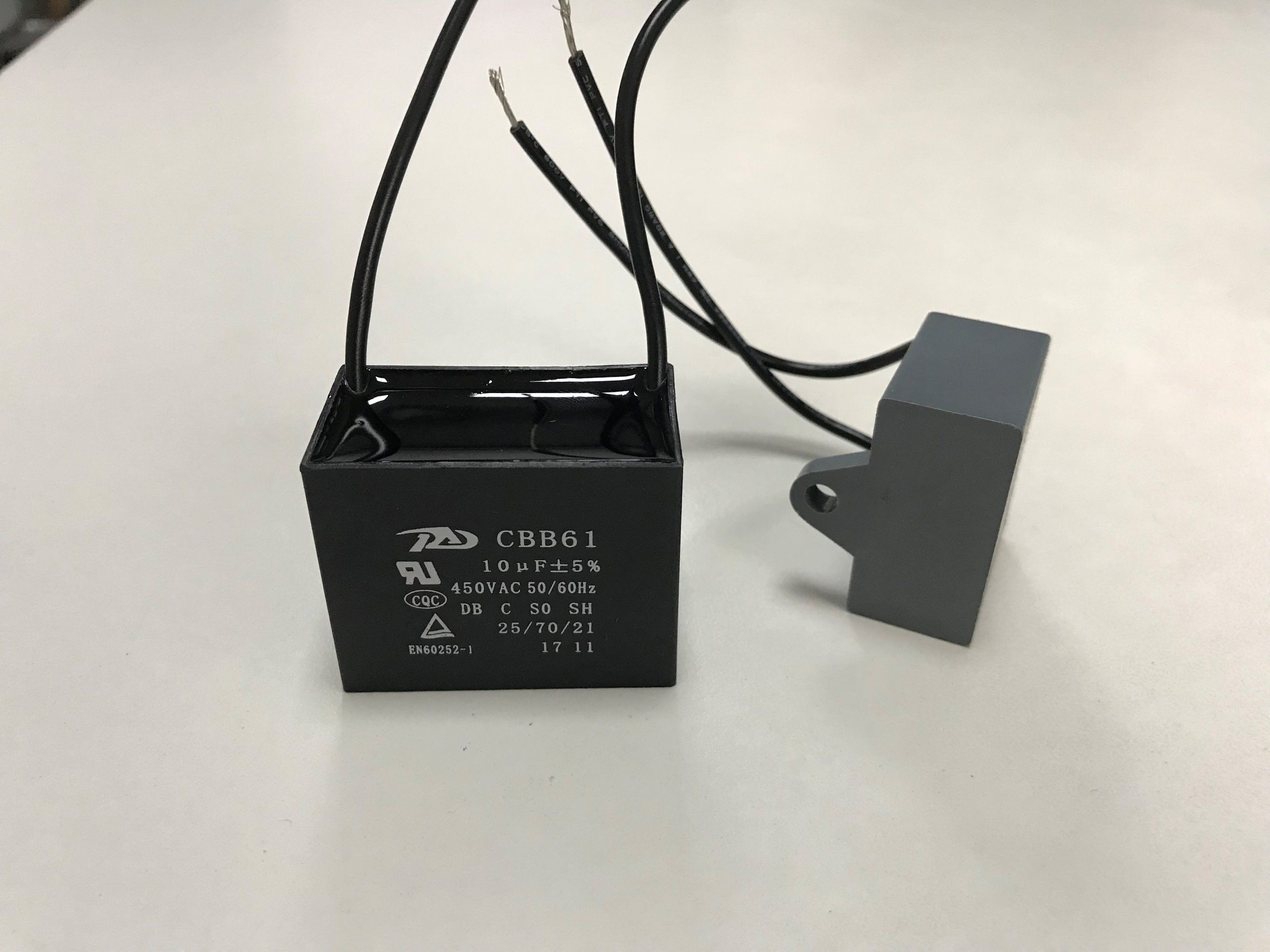 Black Square Capacitor Qualifed by UL TUV CQC