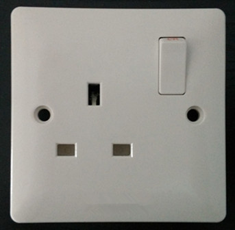 BS 1363 13AMP 1gang Switched Socket with Single Pole